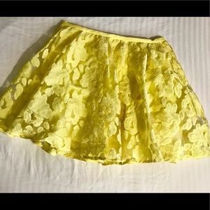 Beautiful short yellow skirt. Brand new💛